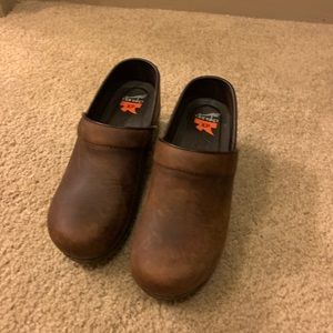 Light Brown Dansko XP -GREAT CONDITION